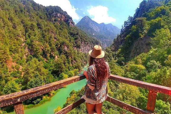Chouwen Lake Hiking And Swimming